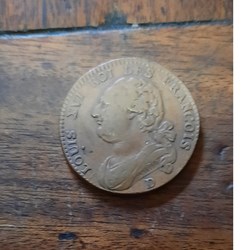 Louis 16 A/Buste du Roi a g R/Faisceau surmonte bonnet phrygien D 29.4 P 12.12g C 2253 DY 1723