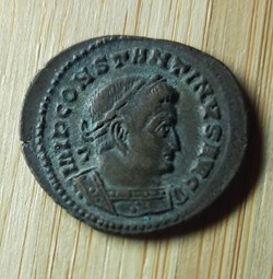 Constantin 1 A/Buste laure a d R /Soleil nu debout a g D23.5 P 2.86g RIC20 C 358