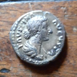 Faustine 2 A/Tete a droite R/Junon assise a g (PAON ABSENT ?)D 18.6 P4.16g C 126 RIC 689