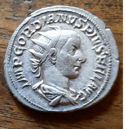 Gordien 3 A/Buste radie a d R/ Empereur debout a d D22.5 P4.87g RCV 8646 C 253 RIC 92
