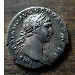 Trajan A/Buste laure a d R/ La Felicite debout a g D18.9 P 3.24g RCV 3124 C 81 RIC 121