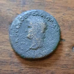 Neron A/ Tete nue a g R/ Neron marchant a droite  D 24.6 P 9.03 C 196  ? RIC 79 ?