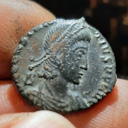 Constance 2 A/Tete diademee a d R/ Soldat terrassant cavalier +350+352 D20.1 P4.84g RIC 138