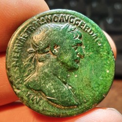 Trajan  A/ Buste laure a d R / Sante assise a g D 34.4 P 27.56g C 485 RIC 515 RCV 3199