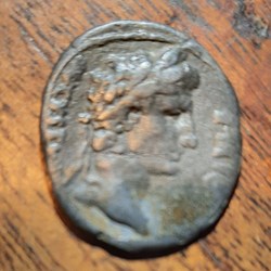 Auguste A/Tete lauree a d R/Auguste assis a d D19.4 P 3.34g C174 RIC200 RSC 174