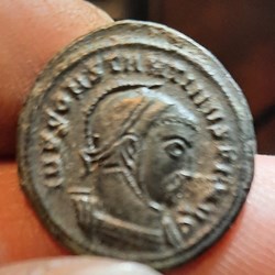Constantin 1° A / Tete casquee a d R/Victoires face a face +318+319 D20.3 P3.50g C640 RIC53 RCV16302