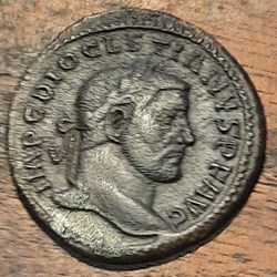 Diocletien A/Tete lauree a d R/Genius a g GENIO POPVLI ROMANI + 295 D27.4 P10.02 RIC 14b