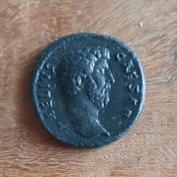 Aelius A / Tete nue a d R / La Panonnie debout a g D 28 P 10.47g RCV 3988 C 33 RIC 1073