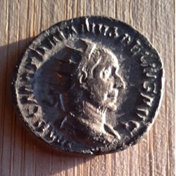 Trajan dece A/Buste radie a d R /Empereur a cheval a g D 21.1 P 3.63g RCV 9366 C 4 RIC 11b