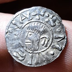 Acheveche vienne A/Tete nue a g R/Crois et 4 besants 1200/1250 D17.3 P0.98g BD1044 PA4828
