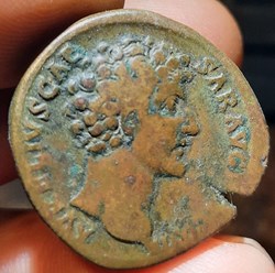 Marc Aurele A/ Tete nue a d R/Minerve marchant a d D30.2 P 24.08g C576 RIC 1243 RCV 4808