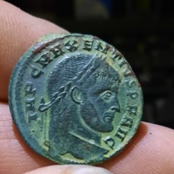 Maxence A /Tete lauree a d R/Temple hexastyle +311+312 D25.6 P6.28g RIC258 MAR12