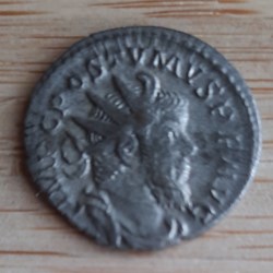 Postume A /Buste radie a d R/ Providence debout a g +263+265 D21.1 P 3.29g RCV10979 C295 RIC80