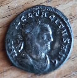 Tacite A / Buste radie a d R /Empereur et Jupiter face a face D 21.1 P3.73g RIC 193 (R3) 25