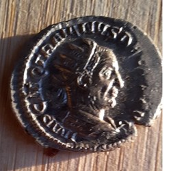 Trajan Dece A / Buste radie a d R / La Dacie debout a g D 21.5 P3.73g RCV 9368 C 16 RIC 12b