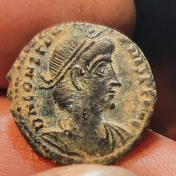 Constance 2 A/Tete ldiademee a d R/ Soldat et cavalier au sol+352+355 D19 P4.50g RIC 266