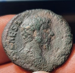 Aelius A/Tete nue a d R/ Fortune assise a g D24.8 P6.72g C97 RIC1351 RCV 5410
