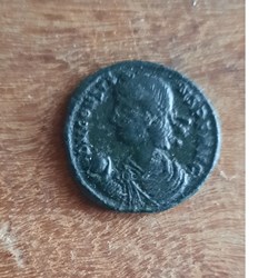 Constans A / Busta diademe a g R / Soldat et personnage a d D 21.7 P 3.43g RIC 118 C 19
