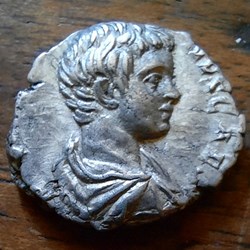 Caracalla A/Tete nue a d R/ Pallas debout a g D 17.1 P 3.45g RCV 6887 C 566 RIC 330