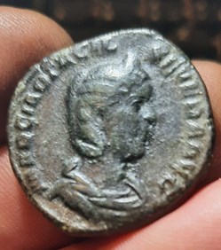 Otacilia Severa A/Tete diademee a d R/ Concorde assise de face D28 P15.28g C10 RIC 203a RCV9164