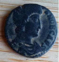 Julien 2 A /Tete nue a d R / Soldat terrassant un cavalier +355+358 D 16 P 1.88g RIC 271 AMA1409