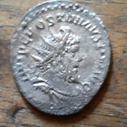 Postume A/ Buste radie a d R /La Monnaie debout a g D 20 P 2.10g RCV 10962 C199 RIC 75