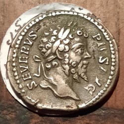 Septime Severe A/ Tete lauree a d R/Severe a g +201 D18.7 P3.38g RCV6282 C205 RIC265