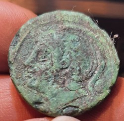 Republique Romaine A / Tete Rome a g R/Proue de navire a d ,marteau D24.5 P11.52g RRC 78/6 RCV615