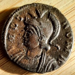Rome A /Tete casquee a d R / Louve D 15.8 P2.31g RIC 267 (R3) C17