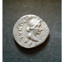 Auguste A/Tete Liber a d TVRPILIANVS III VIR R/Parthe a genoux D18.5 P3.88g RCV 1603