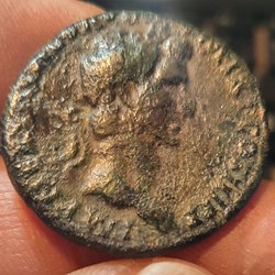 Nerva A/ Tte lauree a d R/Fortune debout a g D26.6 P11.58g RIC83 C68