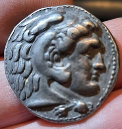 Seleucus1° Nicator A/Tete Herakles a d R/ Zeus assis a g D27 P 16.85g HGCS9/16 GULNAR2/2880 R2