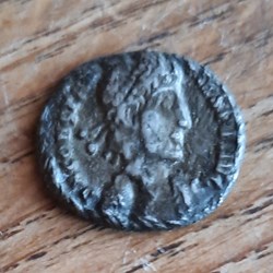 Constance 2 Silique A /Buste diademe a d R / Empereur debout a g +355+361 D16.6 P1.72g RIC 207?