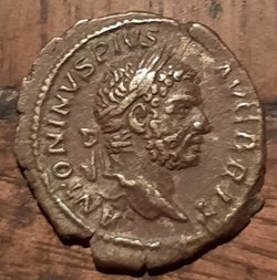 Caracalla A/Tete lauree a d R/La Concorde assise a g +210 D19.6 P3.05g RCV6871 C483 RIC116b