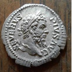 Septime Severe A/Tete lauree a d R/Neptune debout a g +210 D19.3 P2.91 C542 RIC241