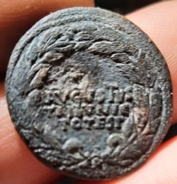 Auguste A / Legende 3 lignes R / Legende autour de SC  D 26.5 P9.14g C435 RIC 378 RCV 1662