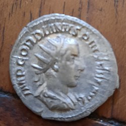 Gordien 3 A/Buste radie a d R/Rome assise a g +239-240 D23 P3.74 C312 RIC 200