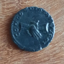 Marius A/Buste radie a d R /Mains jointes D 18.2 P 2.69g RCV 3154 ou 11119 C 8 RIC 6