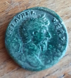 Lucius Veus A/Tete lauree a d R/ Deux empereurs se donnant la main D31.4 P 21.10g RIC 1308