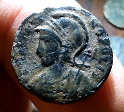 Constantinople A/Tete casquee a g R/ Victoire a g +333+335 D16.8 P2.48g RIC355