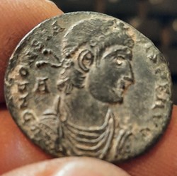 Constans A/ Tte diademee a d R / Empereur sur vaisseau D21.3 P4.44g RIC105 NBD34645