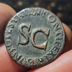 Tibere A/Tete nue a d R/Legende SC D27.3 P10.72g C27 RIC469 RCV 1755