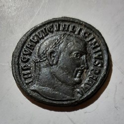 Licinius 1°A/ Tete lauree a d R/ Serapis debout a g +311+313 D22.2 P 4.74g RIC NON LISTEE avec delta