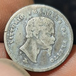 Emmanuel II A/Tete nue a d R/ Ecu et couronne D18 P 2.36g Mont 120