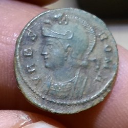 Rome A/Buste casque de Rome R/ Luve +332+333 D16.3 P1.94g C18 RIC542