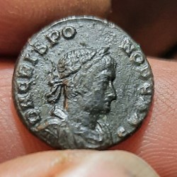 Crispus A/ Buste laure a d R/Victoires face a face+319+320 D16.8 P2.91g RIC74 NBD23705