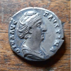 Faustine 1 A/Tete a d R/ Ceres debout a g D17.4 P 2.69g C 166 RIC 382a RCV4593