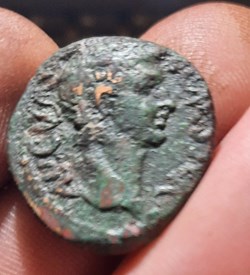 Caligula monnaie provinciale ? D20.6 P5.81g A DEFINIR? RPC 173?