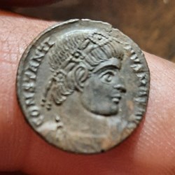 Constantin 1° A/Tete diademee a d R/ Soldats et couronne D16.2 P2.53g NBD24574 NBD94371