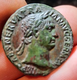 Trajan A / Tete lauree a d R / Victoire volant a g D26.5 P 10.31g C628 RIC 417RCV 3242